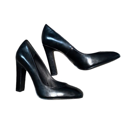 Sustainable fashion uk - vintage clothing - eco-friendly apparel - online fashion shop - black high heels - black pumps